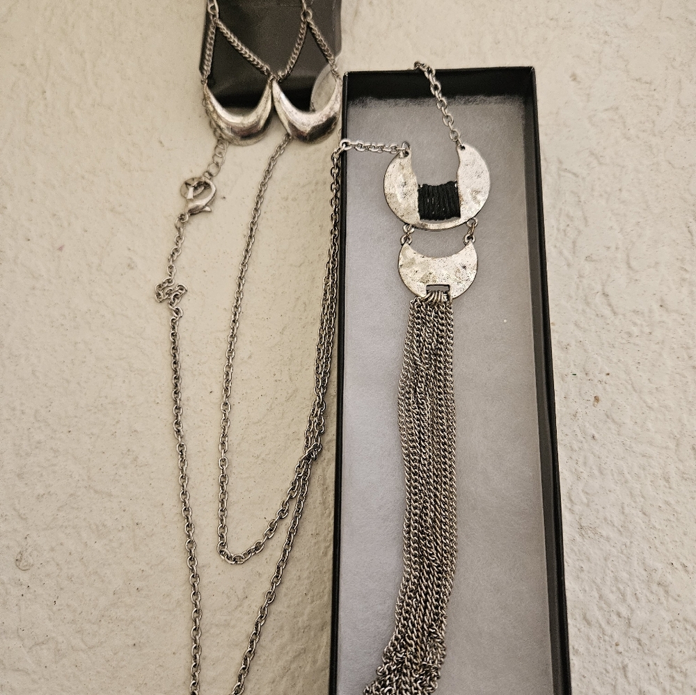 Silver Long Tassle Necklace with Earrings.